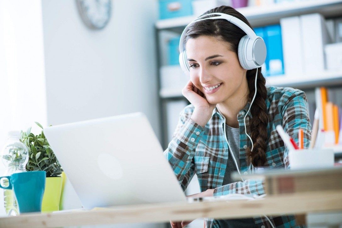 Học qua các nền tảng cũng chính là cách học phát âm tiếng anh cho người mới bắt đầu
